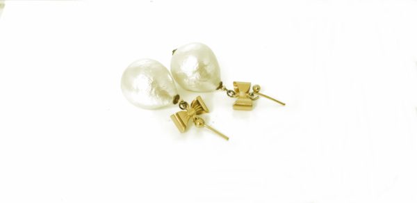 Pearl drop earrings