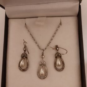 Antique pearl wedding jewellery set